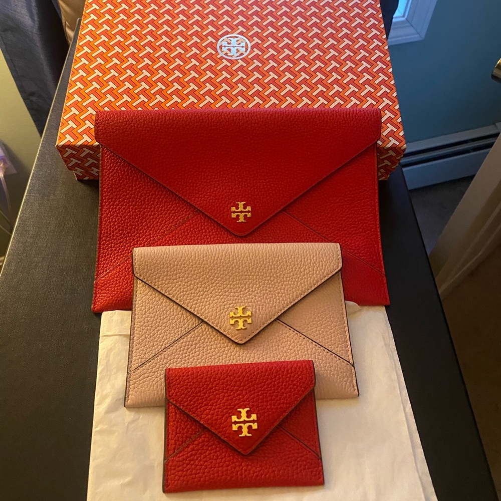 Tory Burch leather envelope leather goods with box NEW